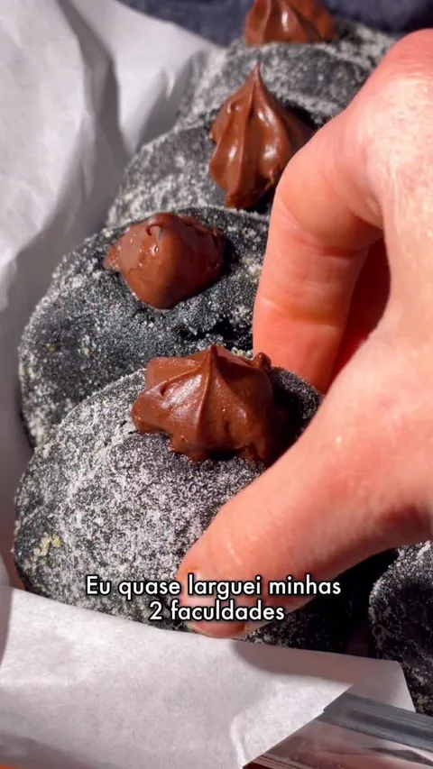 Donuts extra chocolatudos, receita de Mica Charlone